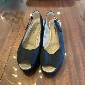 andre aeeous sandals